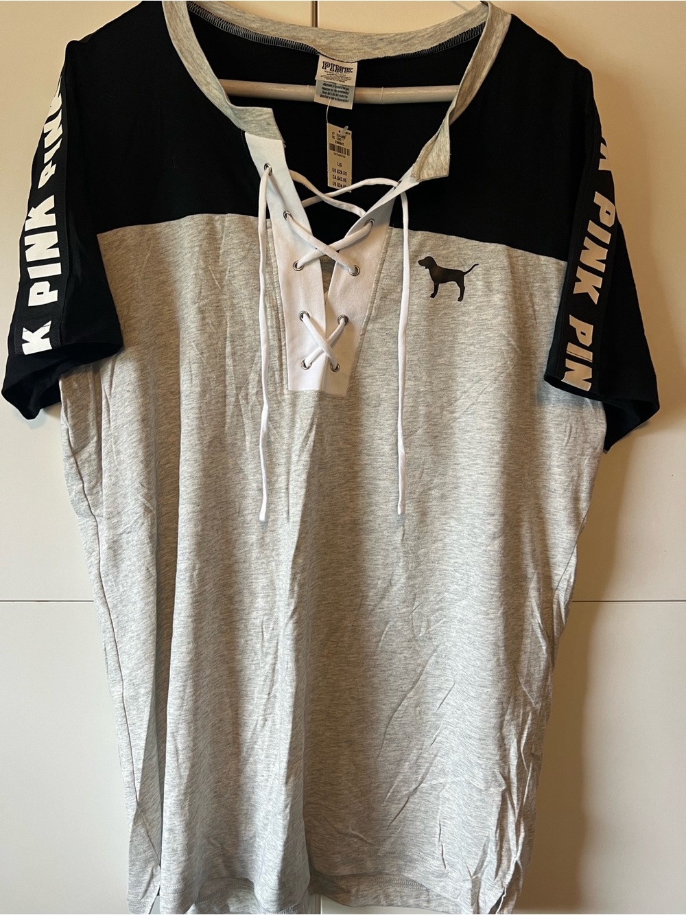 PINK Victoria's Secret Lace-Up Colorblock Tee in Gray & Black